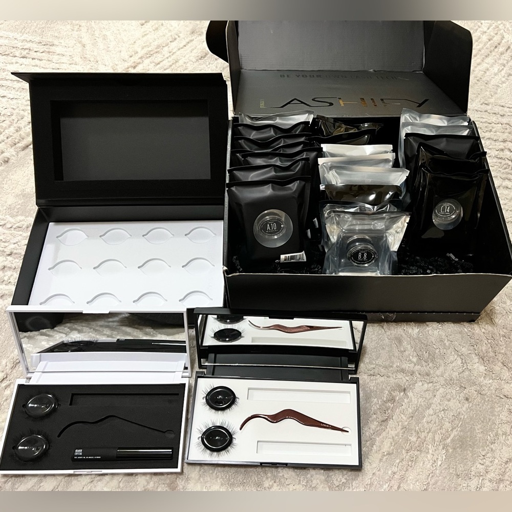 Lashify gossamers and wand for sale!